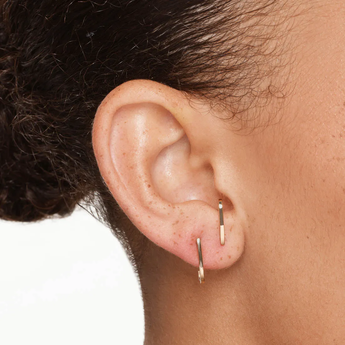 Plain Suspender Half Stud Earrings in Gold
